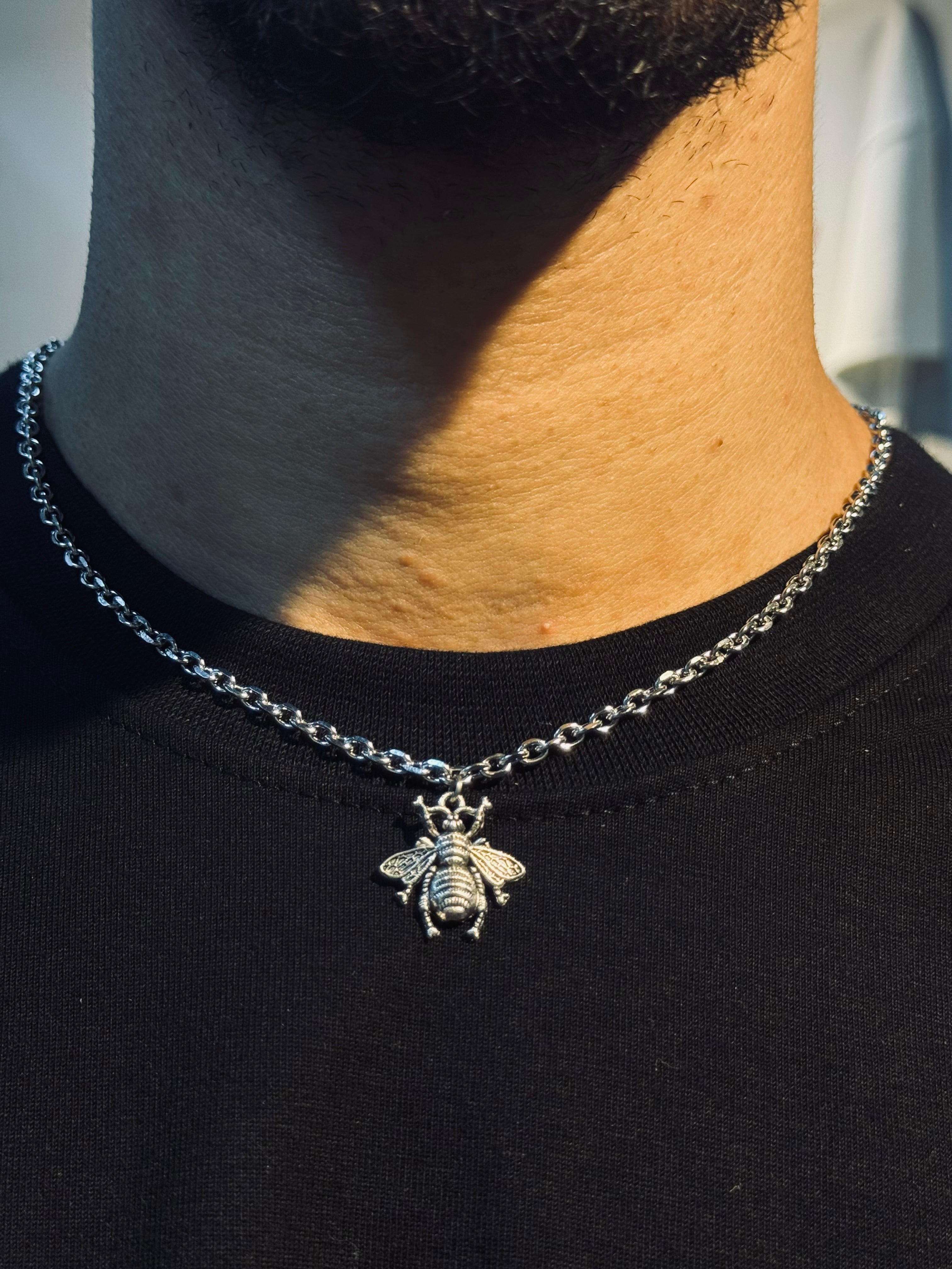 Bee silver neck