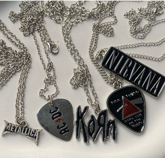 Band necklace