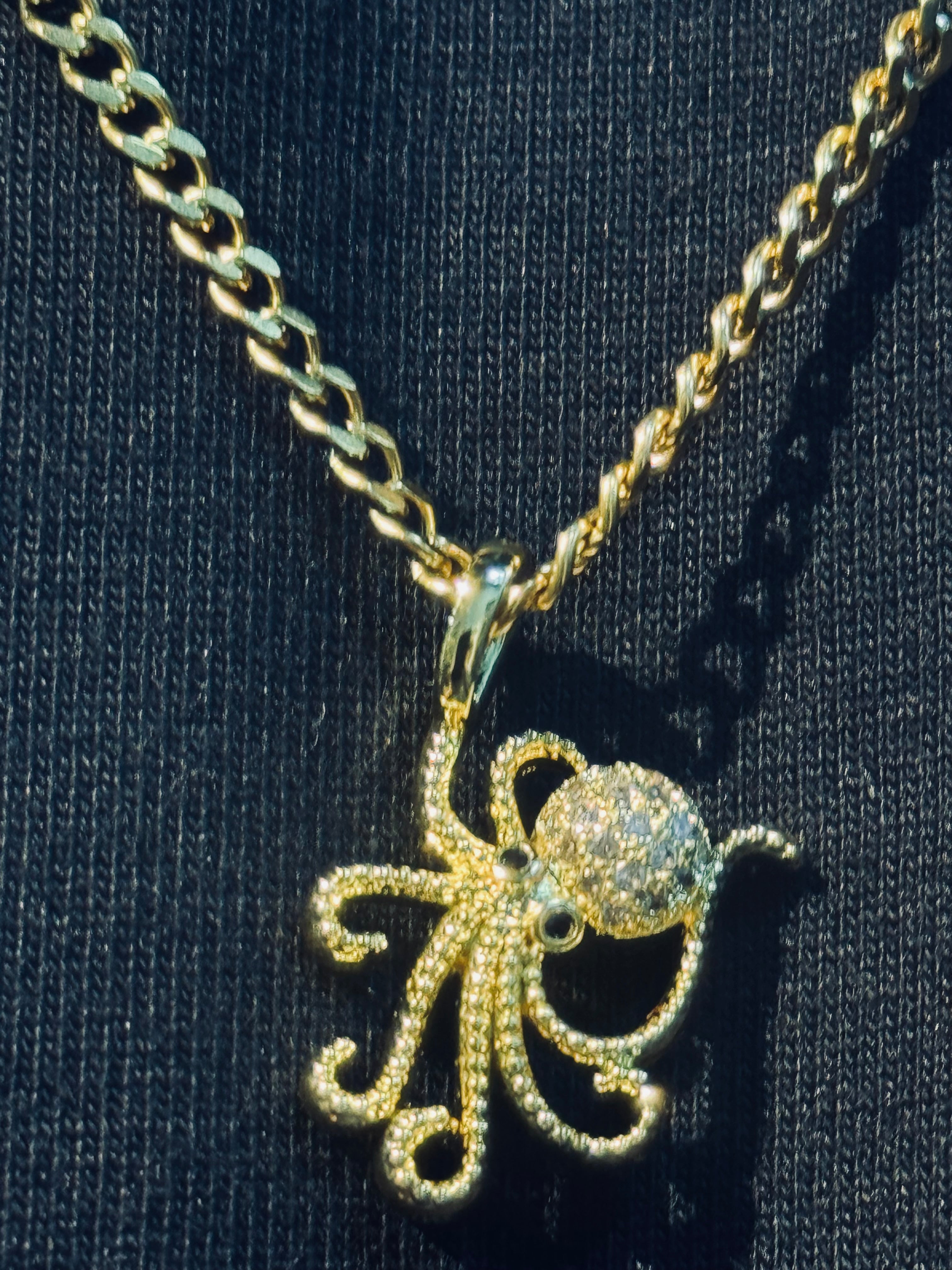 Gold octopus 🐙
