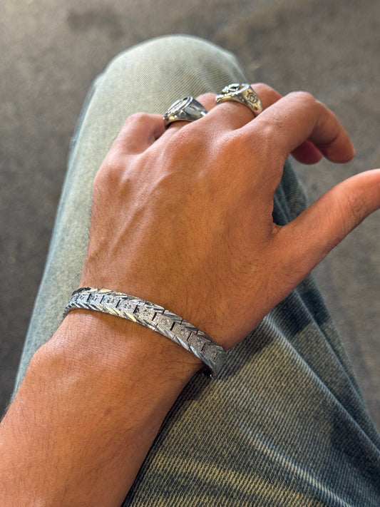 Belt bracelet